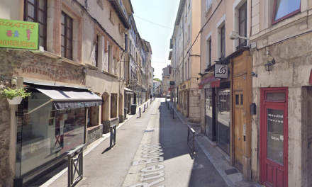 La rue Boson à Vienne, piétonne du mercredi au samedi soir et dimanche dans la journée