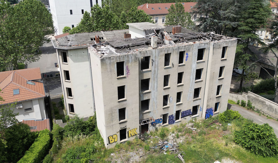 Datant de 1925, le plus ancien immeuble HLM de Vienne est en cours de démolition, des logements à destination des étudiants vont lui succéder