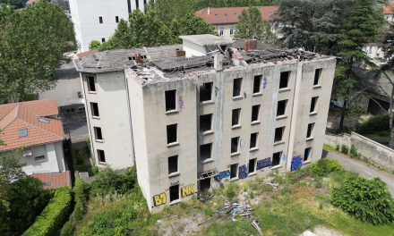 Datant de 1925, le plus ancien immeuble HLM de Vienne est en cours de démolition, des logements à destination des étudiants vont lui succéder