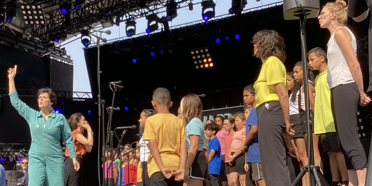 Jazz à Vienne  :  devant près de 8 000 élèves, Marion Rampal a offert  en rythmes un voyage  dans son  monde « en-chanté »