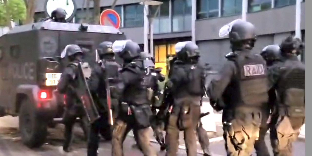 Le RAID appelé à la rescousse : nouvelle nuit d’émeutes à Lyon, jeudi soir,  après la mort de Nahel