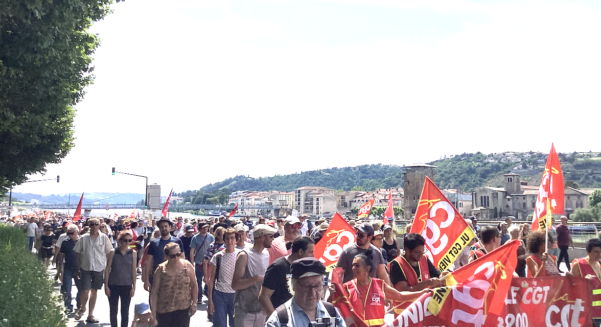 14ème Journée de mobilisation contre la réforme des retraites : la manifestation la moins dense de toutes avec 800 personnes dans les rues de Vienne