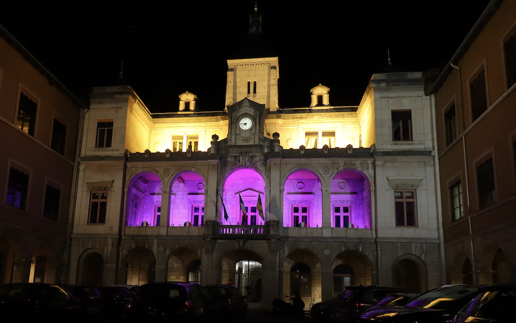 L’hôtel-de-ville de Vienne paré de rose pour sensibiliser au dépistage du cancer du sein