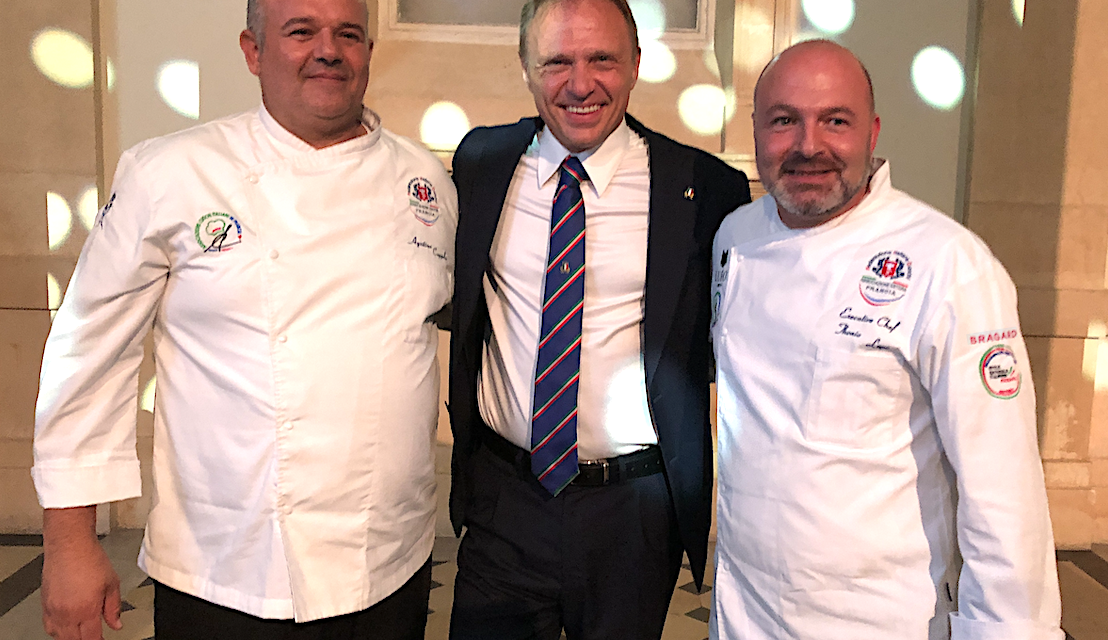 En présence du ministre de l’agriculture et de l’équipe italienne de rugby, Thonio, le chef du restaurant Lupo à Vienne, distingué