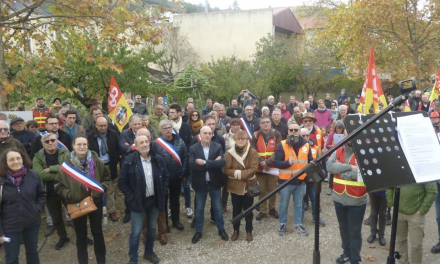 SNCF : quatre-cents personnes ont manifesté à St-Pierre-de-Bœuf pour la réouverture de la rive droite du Rhône aux voyageurs