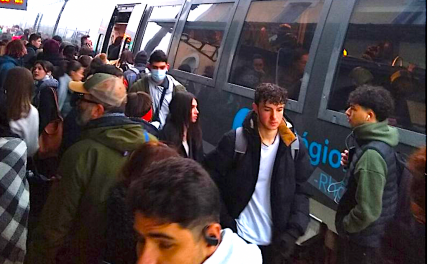 Dure matinée pour les usagers SNCF  à la gare de Saint-Clair-les-Roches : train bondé, usagers restés sur le quai, et malaise…