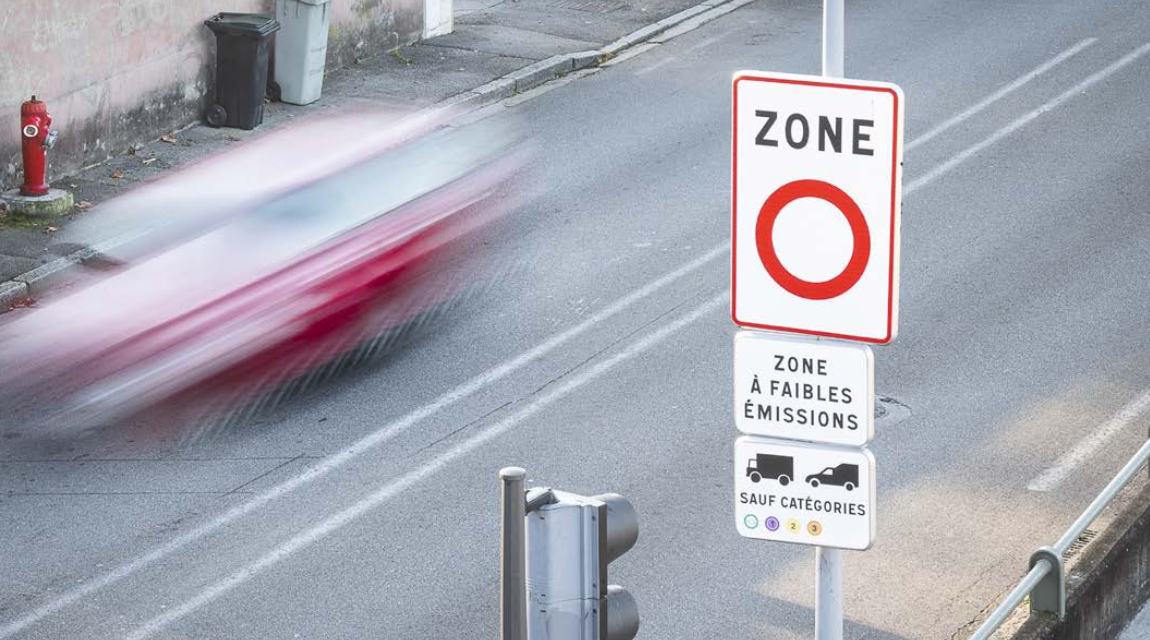 ZFE de la Métropole de Lyon, on commence à entrer dans le dur au 1er janvier 2024 : les vignettes  Crit’air 4 interdite et extension à certaines voies…