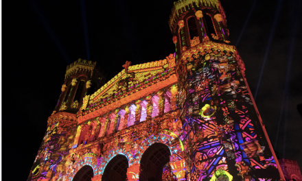 La Fête des Lumières continue ou plutôt reprend à la Basilique de Fourvière jusqu’au 30 décembre, mais cette fois avec la Région…