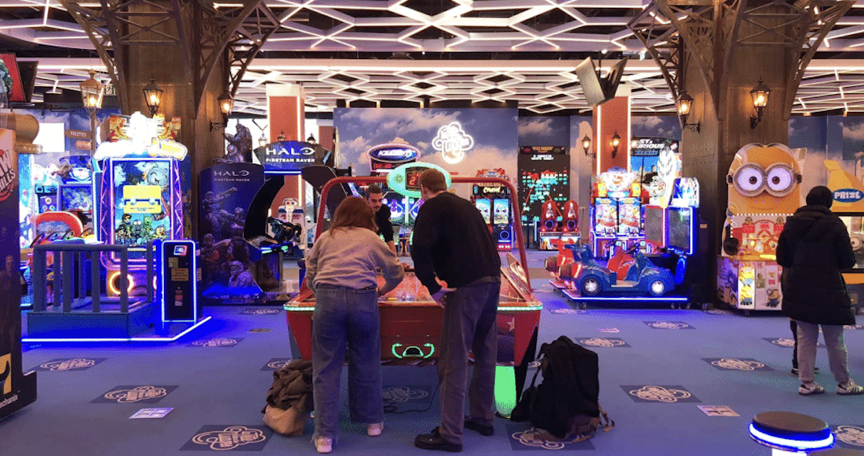 Un « temple » du jeu d’arcade de…2 100 m² a ouvert ses portes au centre commercial de la Part-Dieu à Lyon : La Tête dans les nuages