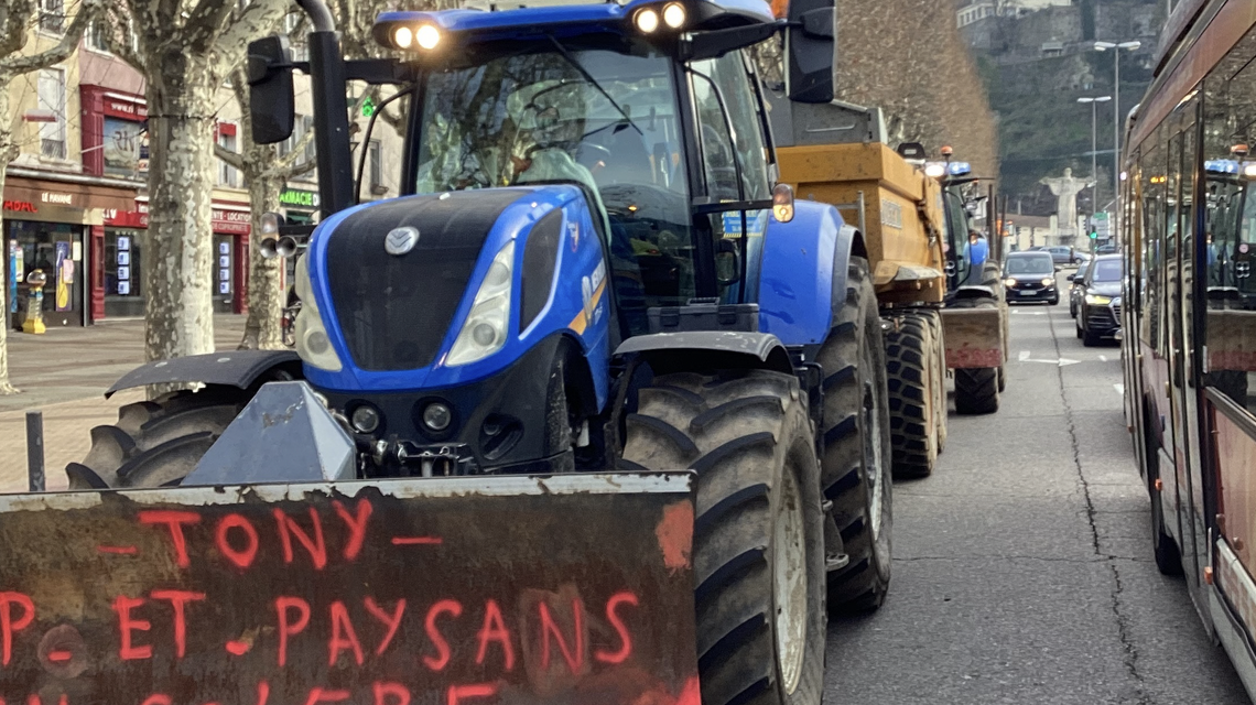 Agriculteurs en colère-La confédération paysanne entre dans la danse : la situation va empirer ce mardi, les principaux blocages