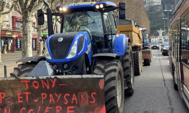 Agriculteurs en colère-La confédération paysanne entre dans la danse : la situation va empirer ce mardi, les principaux blocages