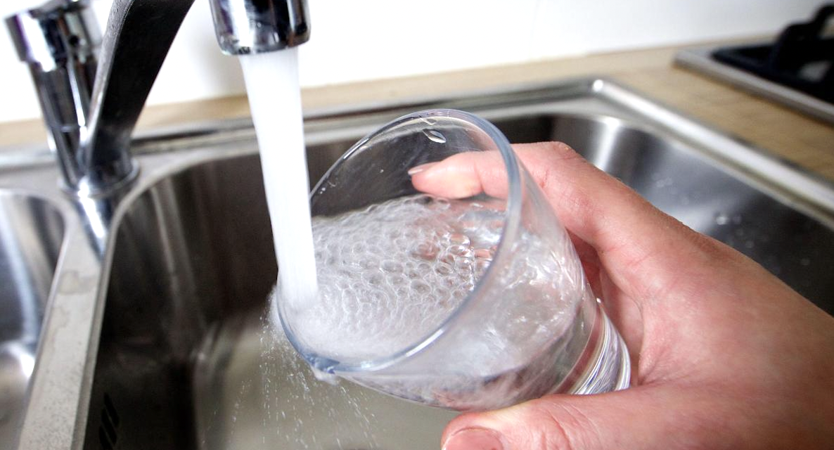 L’ARS confirme : 160 000 habitants consomment de l’eau contenant des Pfas, le maire de Chasse-sur-Rhône, concerné, réagit