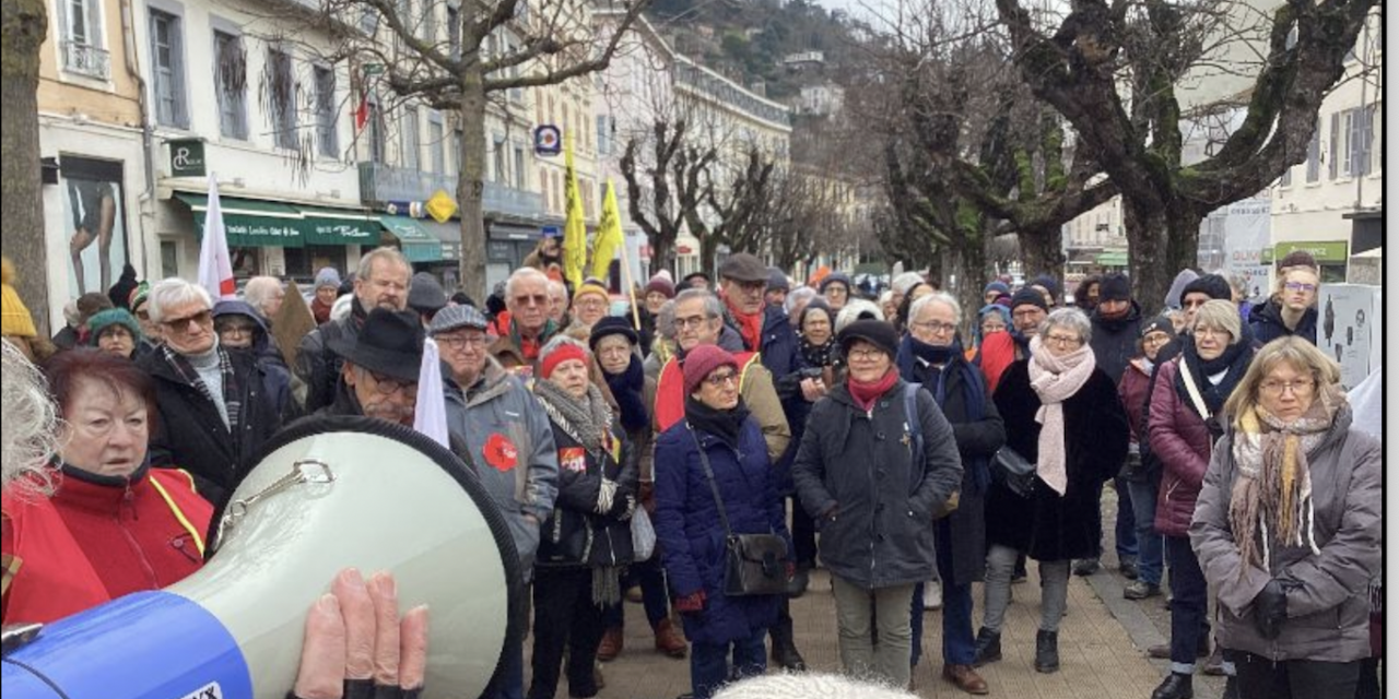 Cent-cinquante personnes rassemblées dimanche matin contre la loi immigration cours Romestang à Vienne