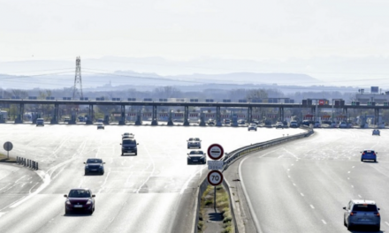 La course stupide entre deux chauffards au péage de Saint-Quentin-Fallavier se termine en tonneaux