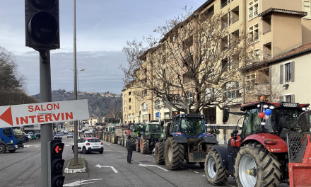 Une trentaine de tracteurs sont entrés dans Vienne vers midi : les agriculteurs en colère rejoints par un 2ème cortège en provenance de Reventin