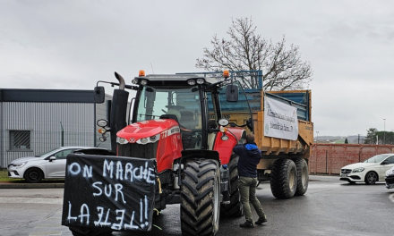 Agriculteurs : alors que la coupure de l’A7 continue, d’autres blocages d’autoroutes et des opérations escargots annoncés demain…