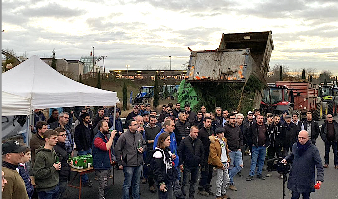 Agriculteurs en colère : le pont de Givors en voie d’être débloqué, mais l’A6 et la M6 à Limonest pourraient le rester jusqu’à vendredi