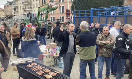 En séance, les élus communautaires de Vienne Condrieu Agglomération votent une motion en faveur des agriculteurs