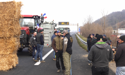 Agriculteurs en colère-L’A 7 coupée dans les deux sens à hauteur de Seyssuel : « nous comptons rester plusieurs jours »