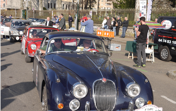 Voitures anciennes-Charbo Classic : les équipages feront étape place de Miremont à Vienne le 22 mars