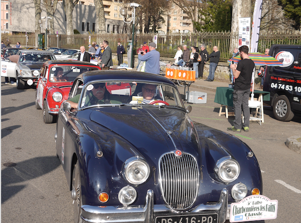 Voitures anciennes-Charbo Classic : les équipages feront étape place de Miremont à Vienne le 22 mars