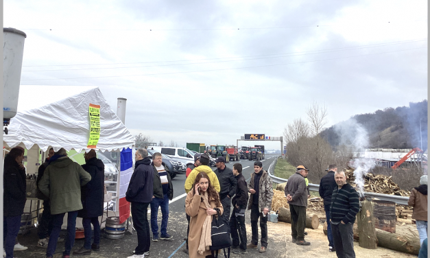 Agriculteurs en colère : les blocages se poursuivent  ce matin sur l’A7 à Vienne/Seyssuel et à Saint-Rambert-d’Albon