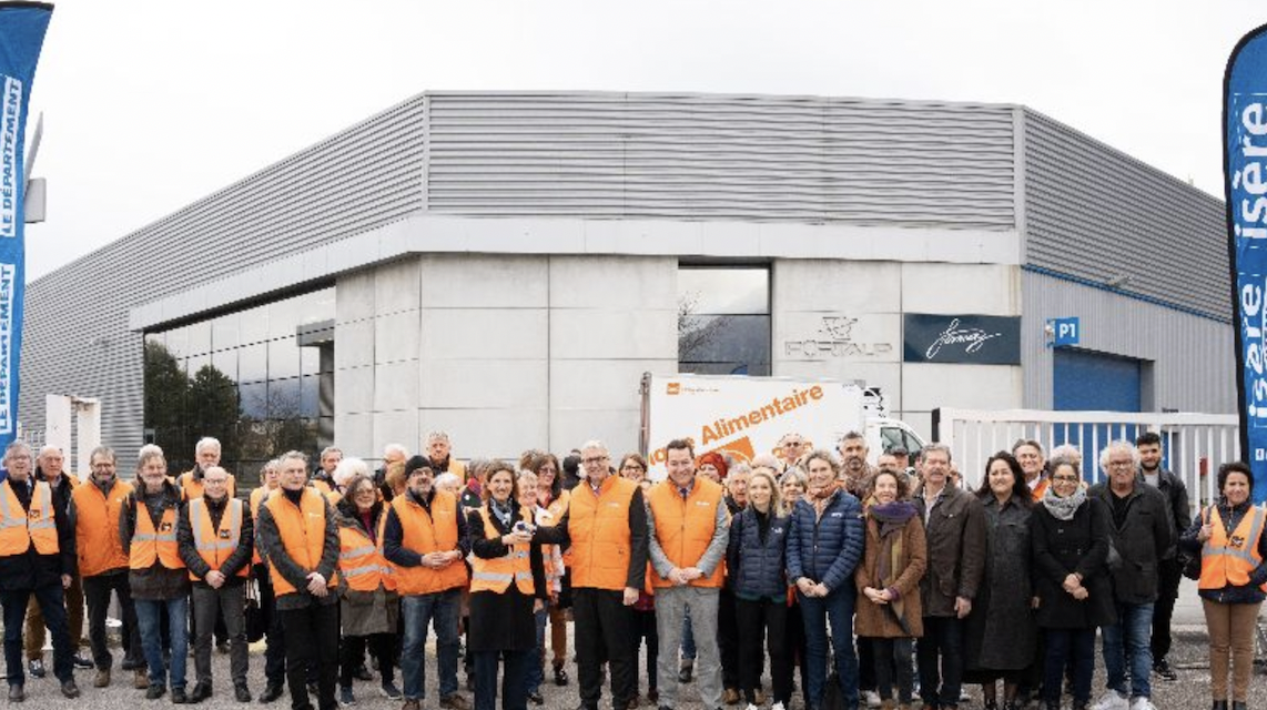 Le Département remet les clés de leurs nouveaux entrepôts à la Banque alimentaire de l’Isère : 10 000 bénéficiaires par semaine !