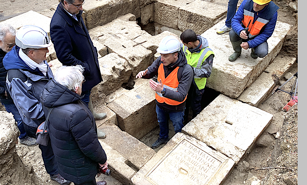 Archéologie-Des inscriptions « remarquables » mises au jour sur le site d’une fontaine gallo-romaine découverte aux Jardins de Cybèle à Vienne