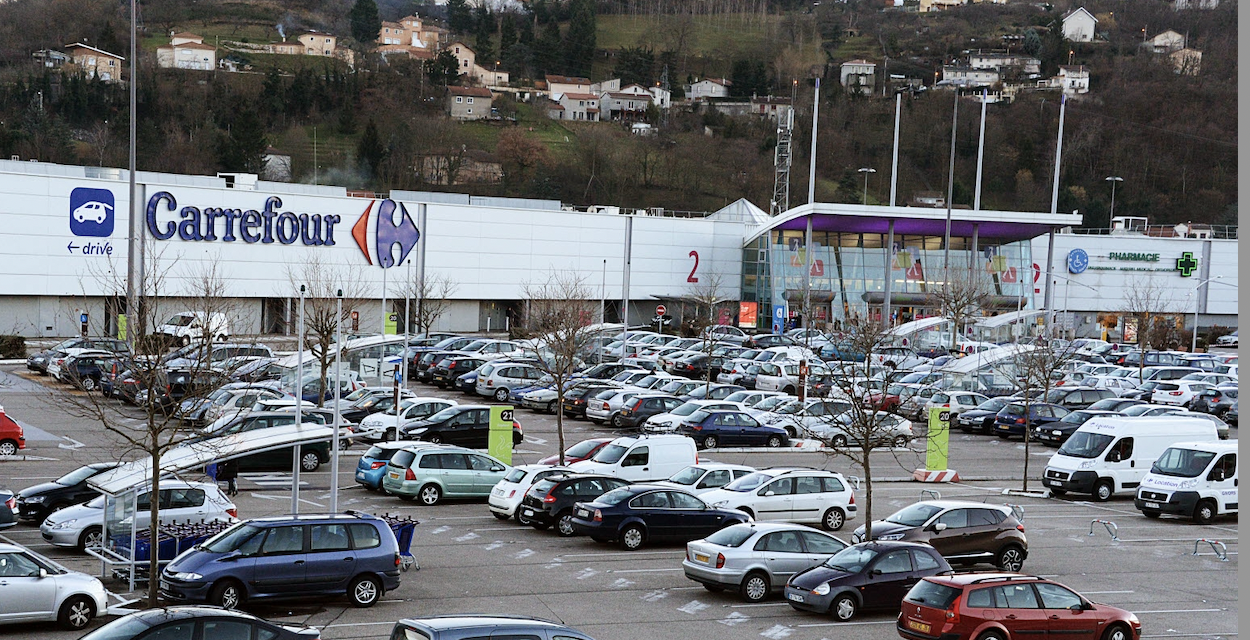 « France moche » : parmi les 74 zones commerciales de l’Hexagone sélectionnées pour engager une  transformation figure… Givors 2 Vallée