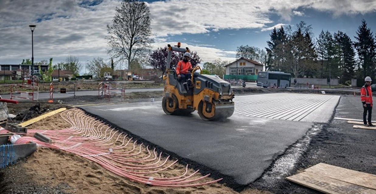 Il n’y en a qu’une dizaine en Europe : une route produit de la chaleur à Bourgoin-Jallieu pour chauffer un bâtiment