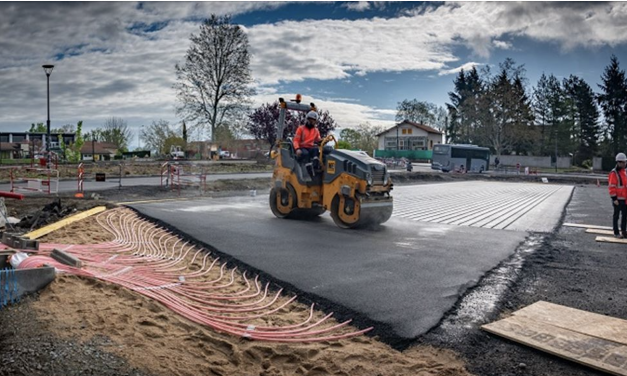 Il n’y en a qu’une dizaine en Europe : une route produit de la chaleur à Bourgoin-Jallieu pour chauffer un bâtiment