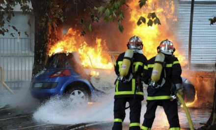 Graves violences urbaines cette nuit à Givors : deux voitures de la police municipale en feu