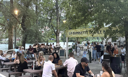 La guinguette de l’Ile Barlet à Saint-Romain-en-Gal rouvre ses portes ce samedi après-midi, et musicalement demain, en sus…