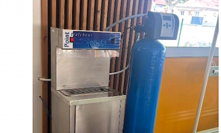 Pour répondre au scandale sanitaire : la mairie de Chasse-sur-Rhône installe des filtres anti-PFAS dans les écoles, grâce à une entreprise locale
