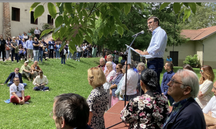 Devant près de 700 personnes, Thierry Kovacs lance sa campagne pour l’élection municipale de… 2026 à Vienne : un  changement de méthode