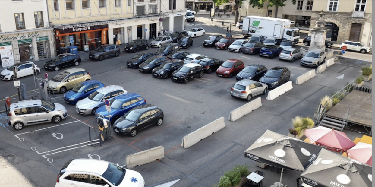 Parmi les sujets à l’ordre du jour du prochain conseil municipal à Vienne : l’aménagement des places François Mitterrand et de l’hôtel-de-ville