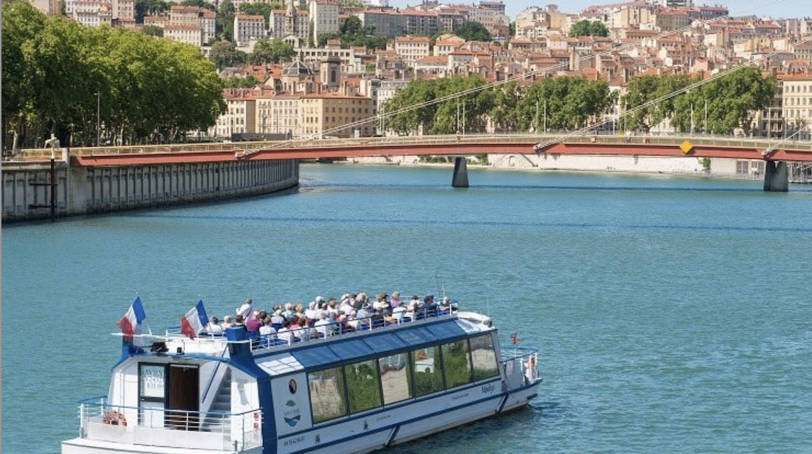 Le musée des Confluences propose une promenade en bateau à partir de la Presqu’île,  avant de visiter ses expositions