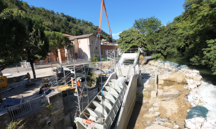 Les premiers éléments de la micro-centrale de la Gère  en cours d’installation : elle entrera en service d’ici la fin de l’année