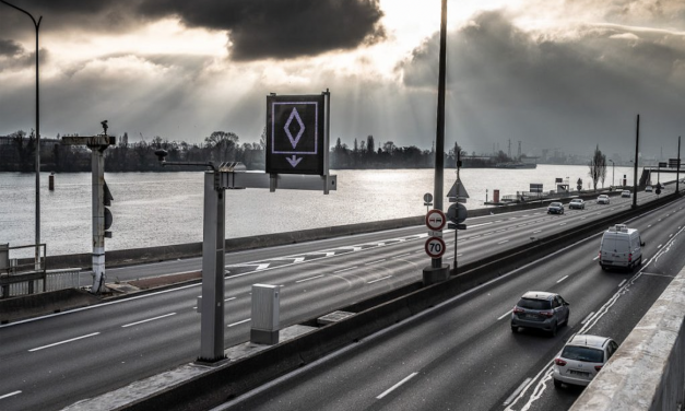 M7 et M6 à l’entrée de Lyon : les radars pour lutter contre les contrevenants sur la voie de covoiturage sont activés. Les verbalisations arrivent …