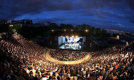 Peur de l’orage : la chanteuse Cat Power annule son concert  au bout de quelques minutes aux Nuits de Fourvière !