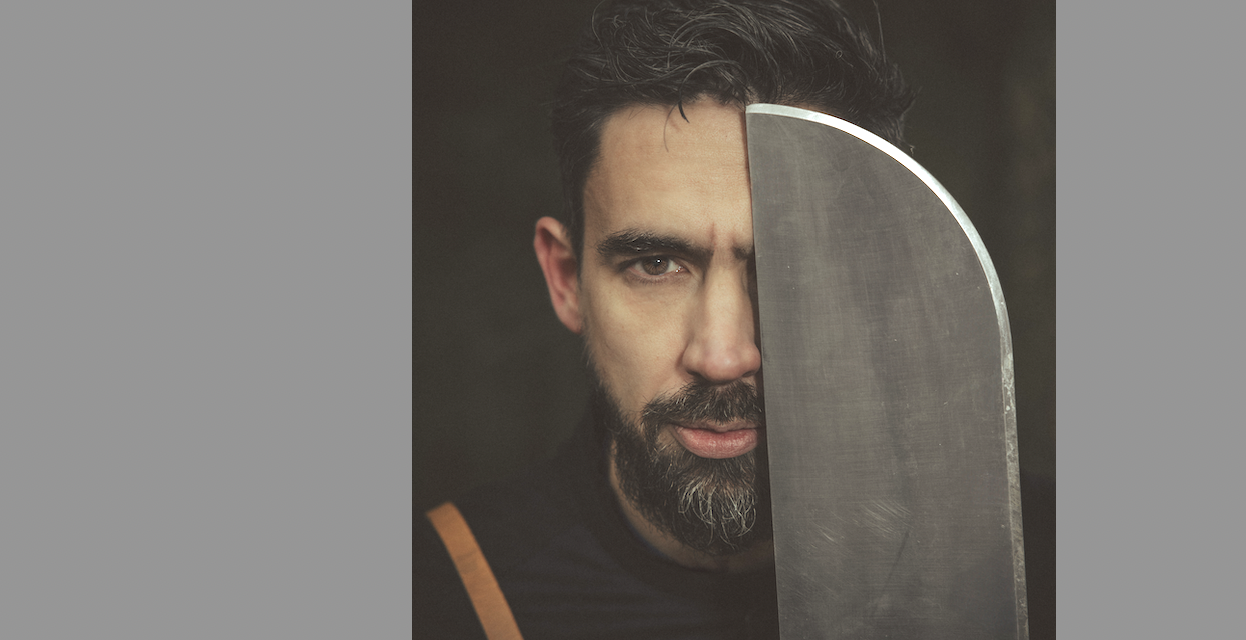 C’est le chef le plus fou de Lyon. Jérémy Galvan rend son étoile Michelin et crée un restaurant-mystère en forêt…