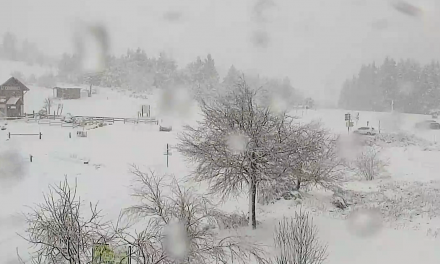 Il neige actuellement sur le Pilat : alerte de Météo France à la neige et au verglas en Auvergne-Rhône-Alpes, sept départements concernés