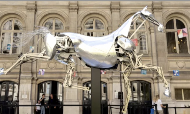 Zeus, l’étonnant cheval métallique de la cérémonie d’ouverture des JO de Paris 2024 exposé depuis aujourd’hui jusqu’au 2 avril à Lyon