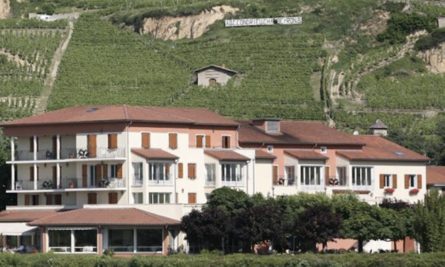 Repris par la famille lyonnaise Bérard, l’hôtel-restaurant Beau Rivage à Condrieu  change de main : « objectif : en faire un hôtel de destination… »
