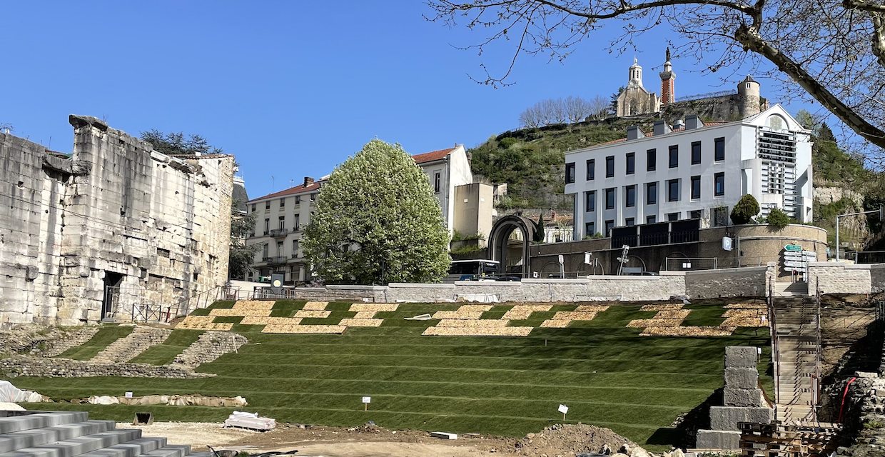 Les gradins engazonnés : les perspectives de ré-ouverture du Jardin de Cybèle se précisent…