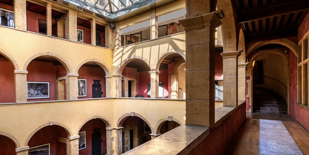 Après trente mois de travaux, la Cour des Loges rouvre ses portes, hôtel et restaurants compris, le 20 mai dans le Vieux Lyon