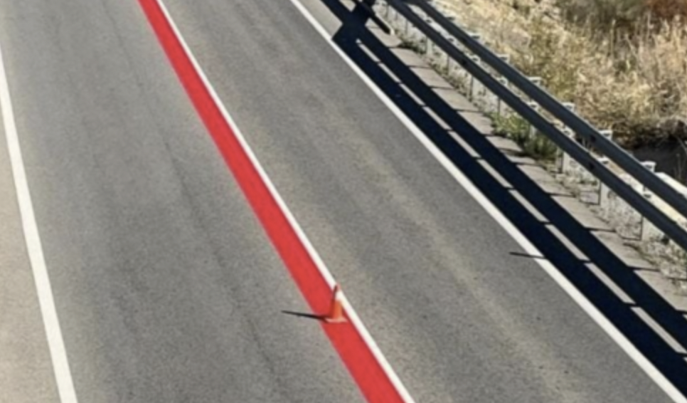 Fake news : non, aucune ligne rouge n’a été mise en place sur l’autoroute A 7 à hauteur de Vienne