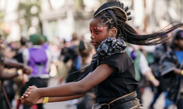 Le Biennale de la Danse du 6 au 28 septembre  veut encore accentuer son aspect populaire : défilé et grande danse collective place Bellecour et… 40 spectacles