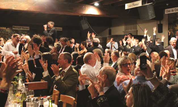 Soirée stand-up ; Le Grand Banquet de Jassoux avec plus de 200 convives ; Concert avec chœurs ; théâtre à la cave ,  etc. :  où sortir à Vienne et alentours ce week-end ?