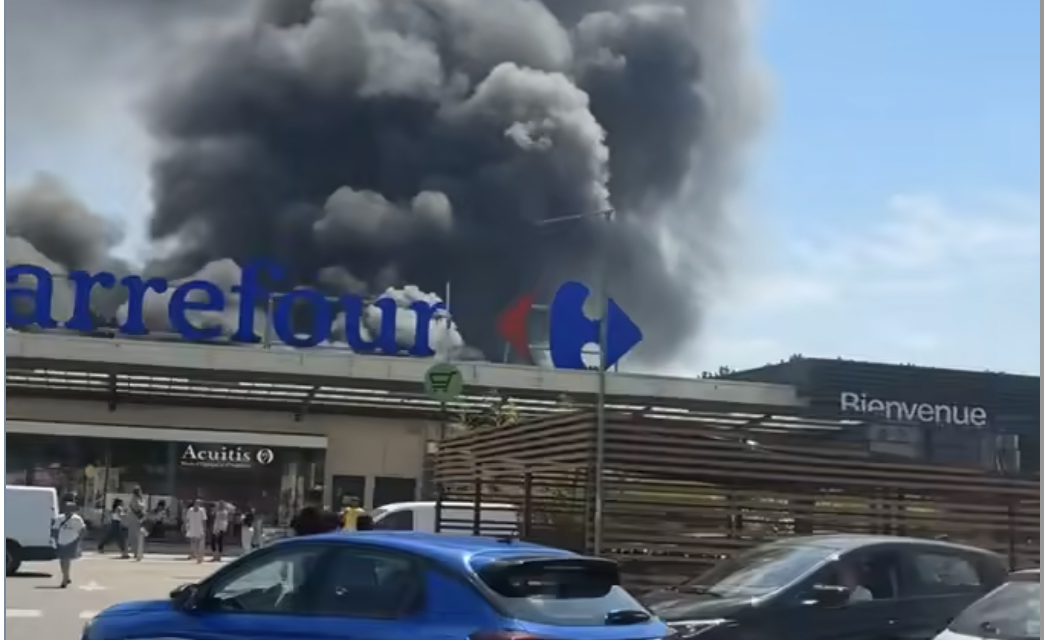 Incendie au  Carrefour de l’Isle d’Abeau : le magasin évacué